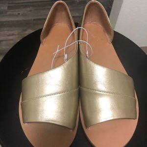 universal thread/ gold sandals